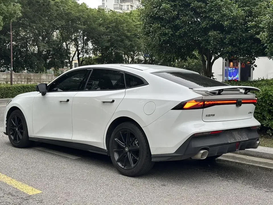 Changan UNI-V Changan UNI-V 2023 1.5T Premium 2023 — thumbnail 2