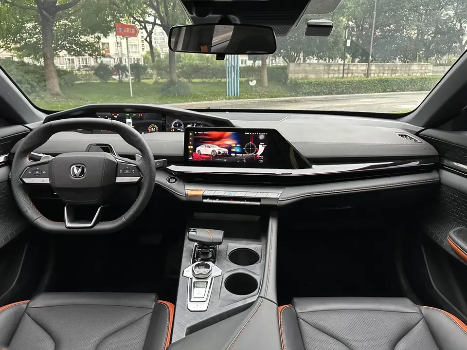 Changan UNI-V Changan UNI-V 2023 1.5T Premium 2023 — thumbnail 3