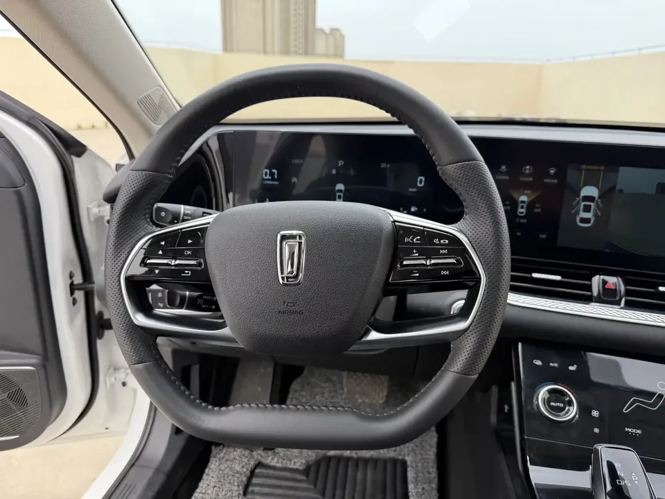 FAW Bestune B70 Pentium B70 2023 The third generation 1.5T automatic enjoyment model 2023 — thumbnail 4