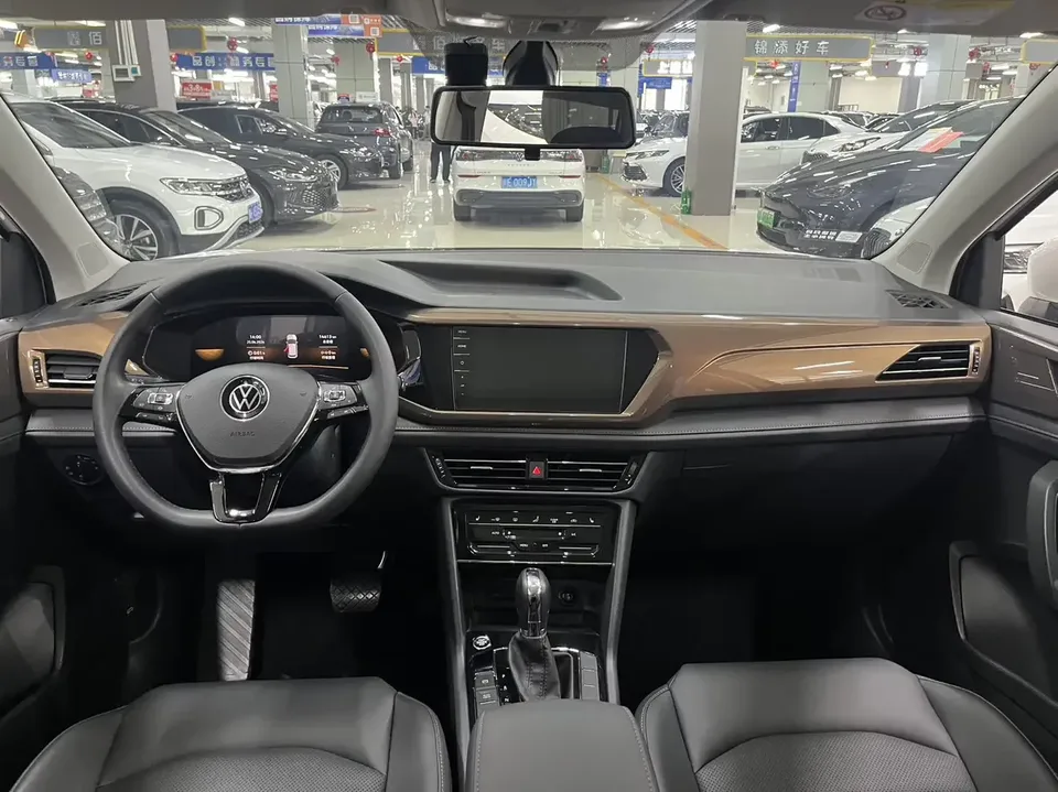 Volkswagen Tharu tuyue 2022 280TSI 2WD Deluxe Edition 2022 — thumbnail 3