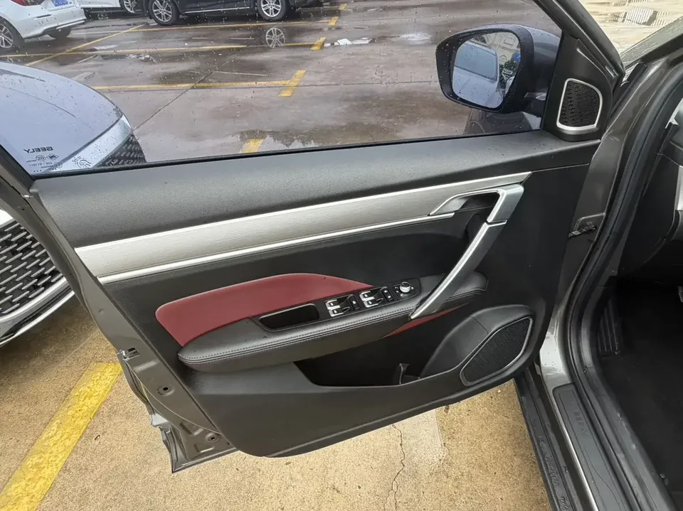 Geely Coolray SX11 Binyue 2021 240T DCT Platinum Edition 2022 — thumbnail 3