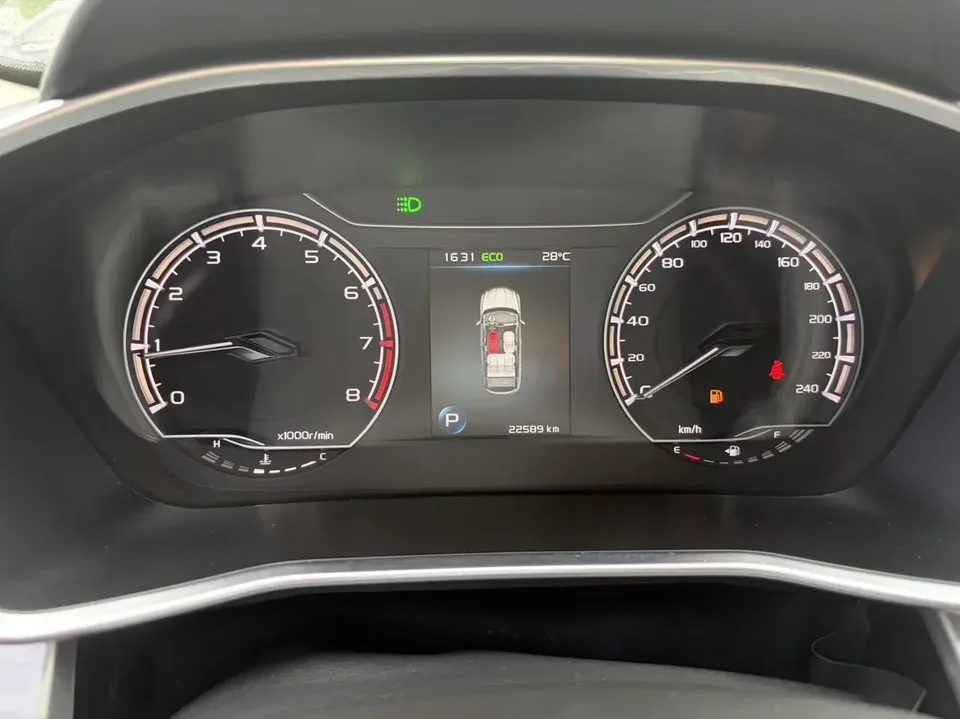 Geely Coolray SX11 Binyue 2021 240T DCT Platinum Edition 2022 — thumbnail 4