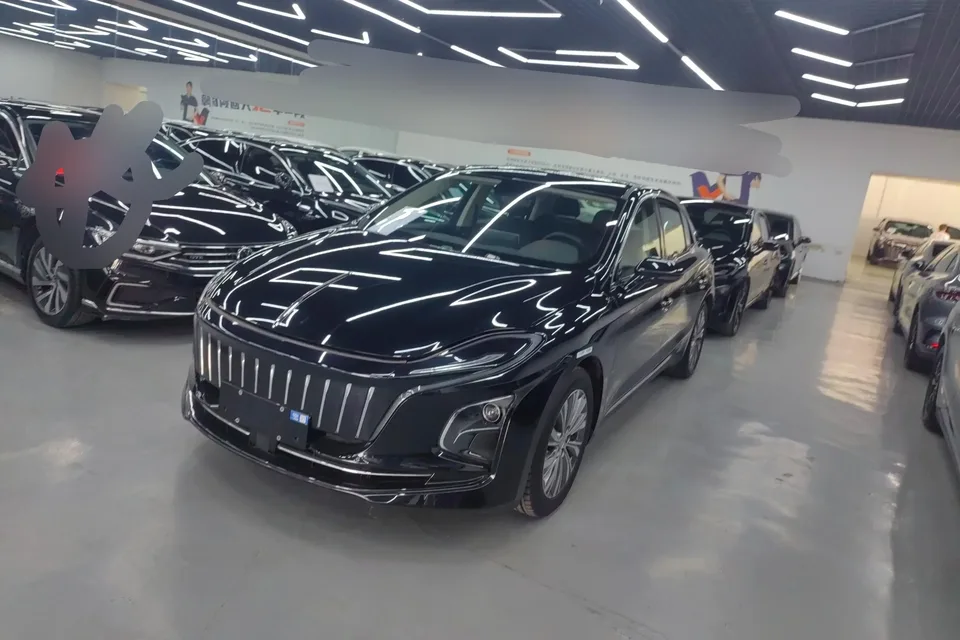 Hongqi E-QM5 Hongqi E-QM5 2024 450km travel version 100kW 2024 — photo 1, buy with delivery to Moscow