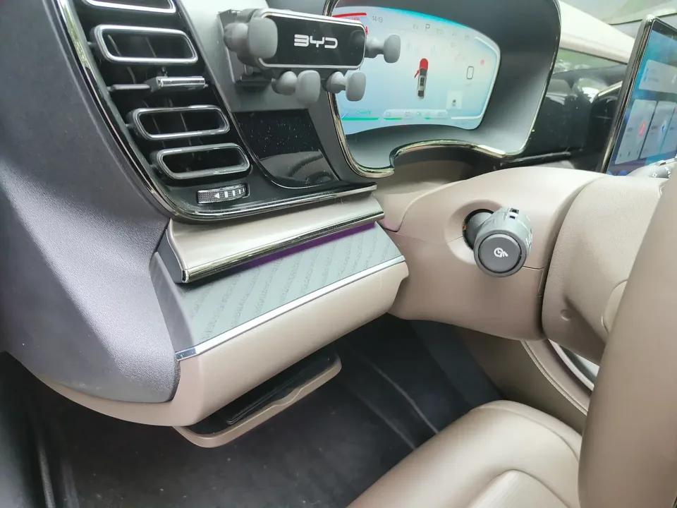 BYD Han DM Chinese DM 2022 DM-i 121KM Premium 2022 — thumbnail 4