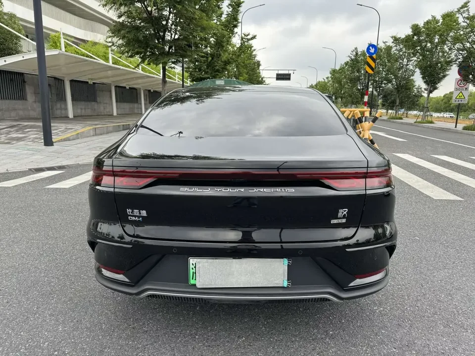 BYD Han DM Chinese DM 2022 DM-i 121KM Premium 2023 — thumbnail 2