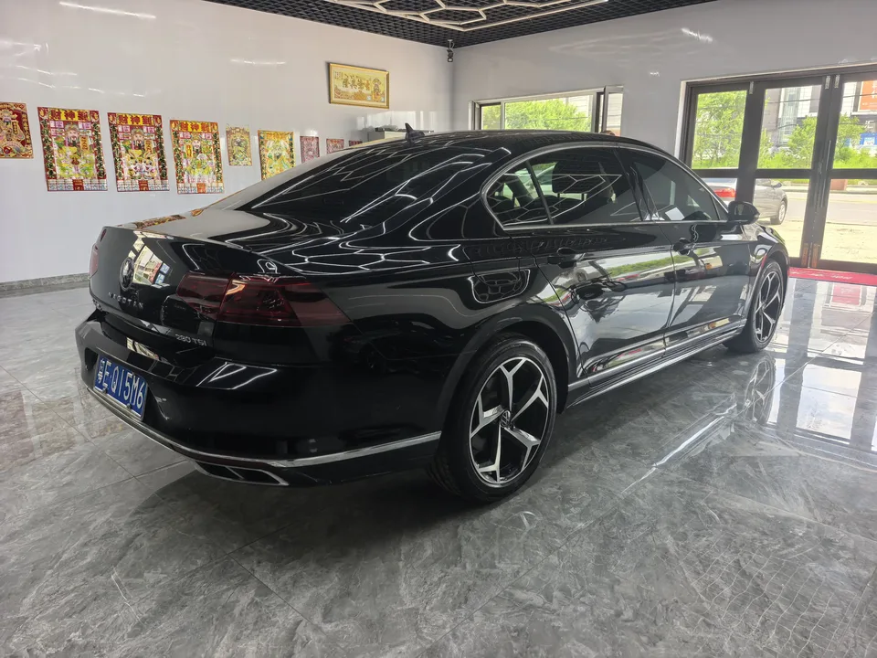 Volkswagen Magotan Magotan 2023 2 millionth anniversary edition 280TSI DSG leading model 2023 — thumbnail 2