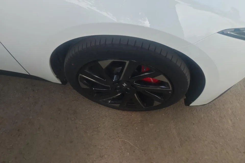 Dongfeng YiPai 007 Yipai 007 2024 Extended Range 200 Pro 2024 — thumbnail 3