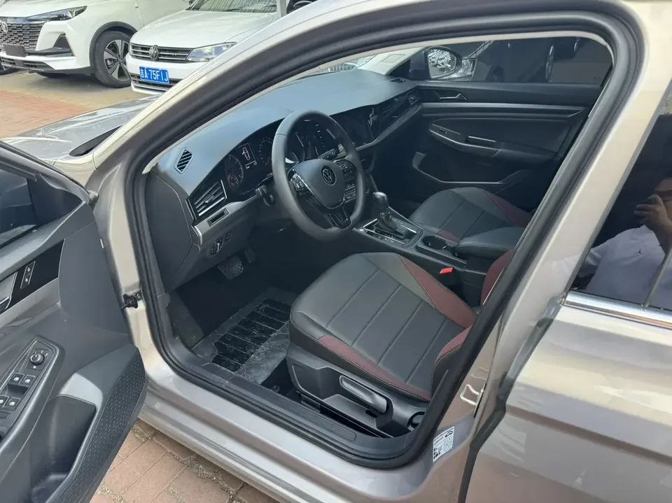 Volkswagen Bora Bora 2021 1.5L Automatic Elite Smart Link Edition 2022 — thumbnail 3