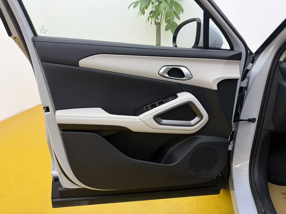 BYD Yuan Up Yuan UP 2025 Intelligent Driving Edition 401KM Leading Type 2026 — thumbnail 2