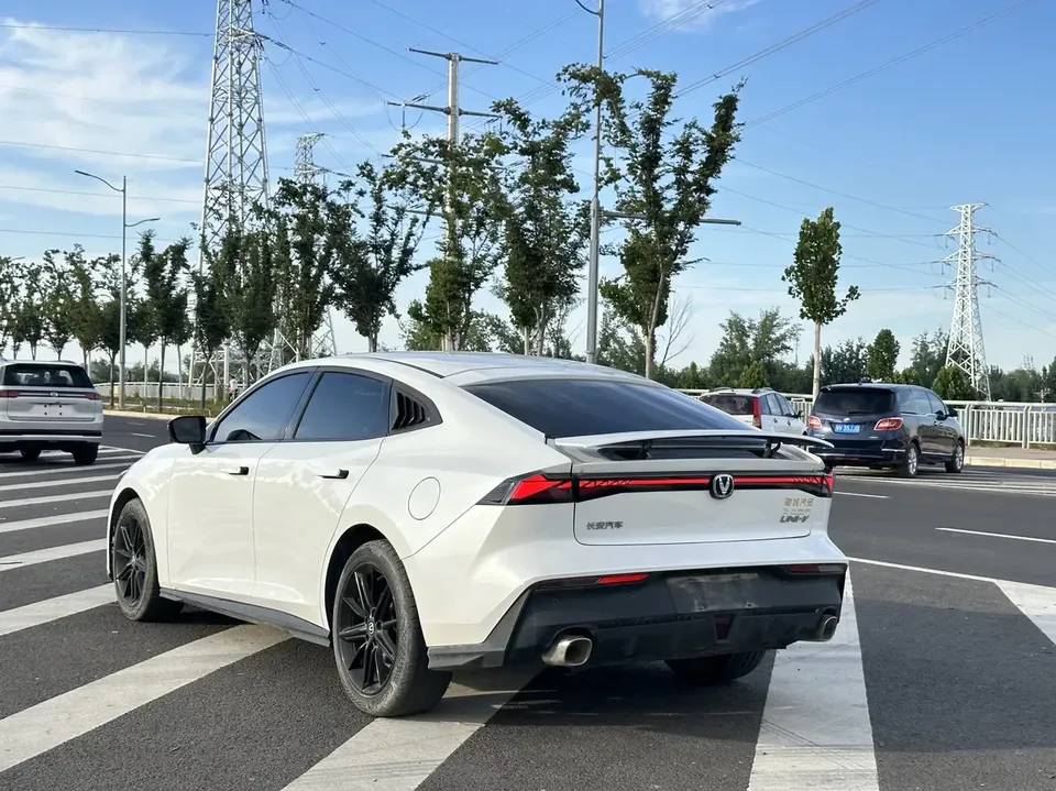 Changan UNI-V Changan UNI-V 2023 1.5T Premium 2024 — thumbnail 4