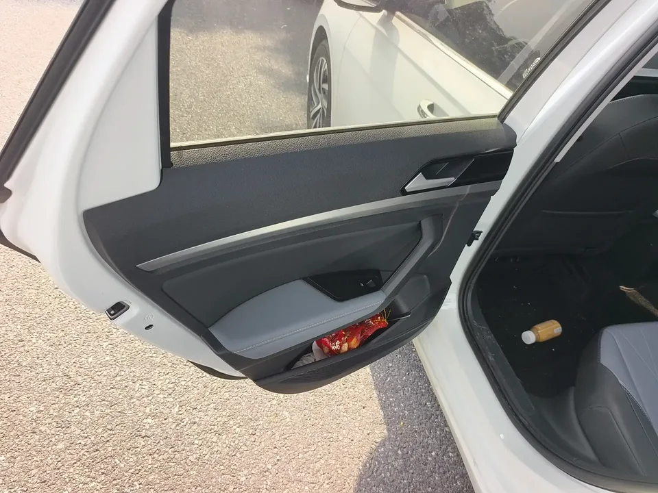 Volkswagen Lavida Lavida 2023 Modified 1.5L Automatic Starry Sky 5 Million Edition 2023 — thumbnail 5