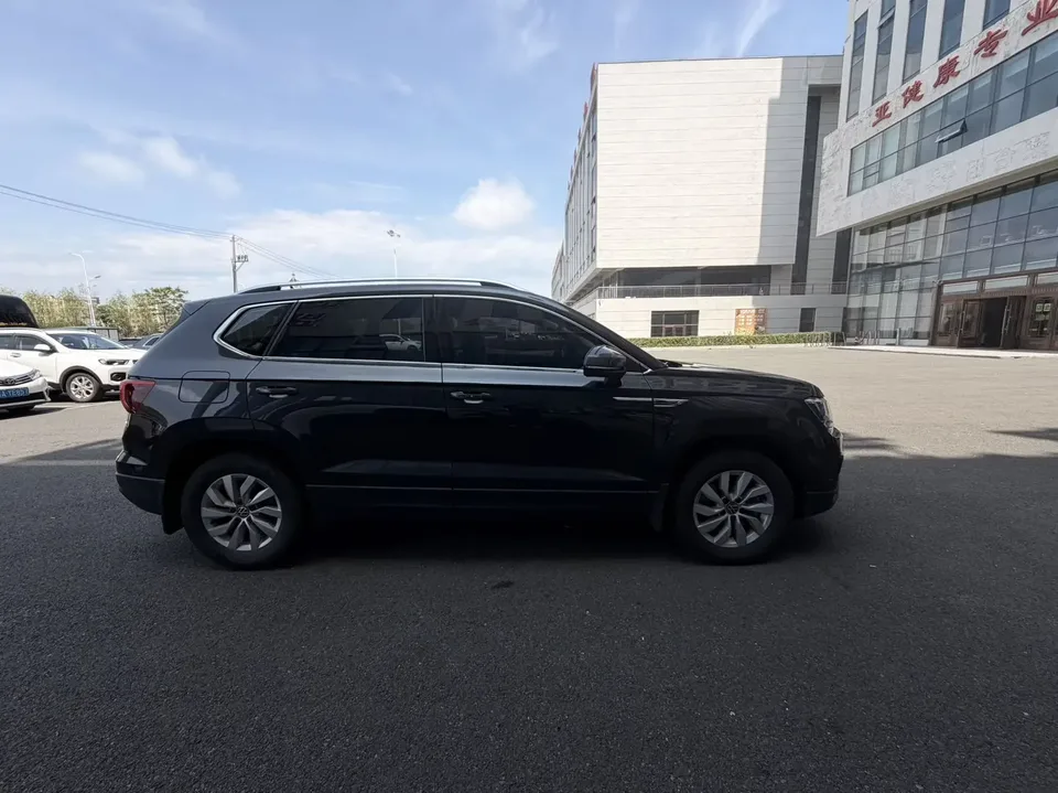Volkswagen Tharu tuyue 2022 280TSI 2WD Fashion Edition 2022 — thumbnail 2