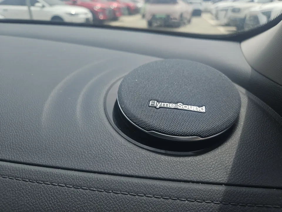 Geely Galaxy E5 Galaxy E5 2024 440km Explorer Edition 2025 — thumbnail 2