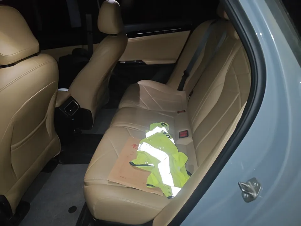 Geely Galaxy L6 Galaxy L6 2024 Longteng version 1.5T DHT 125km PLUS 2024 — thumbnail 3