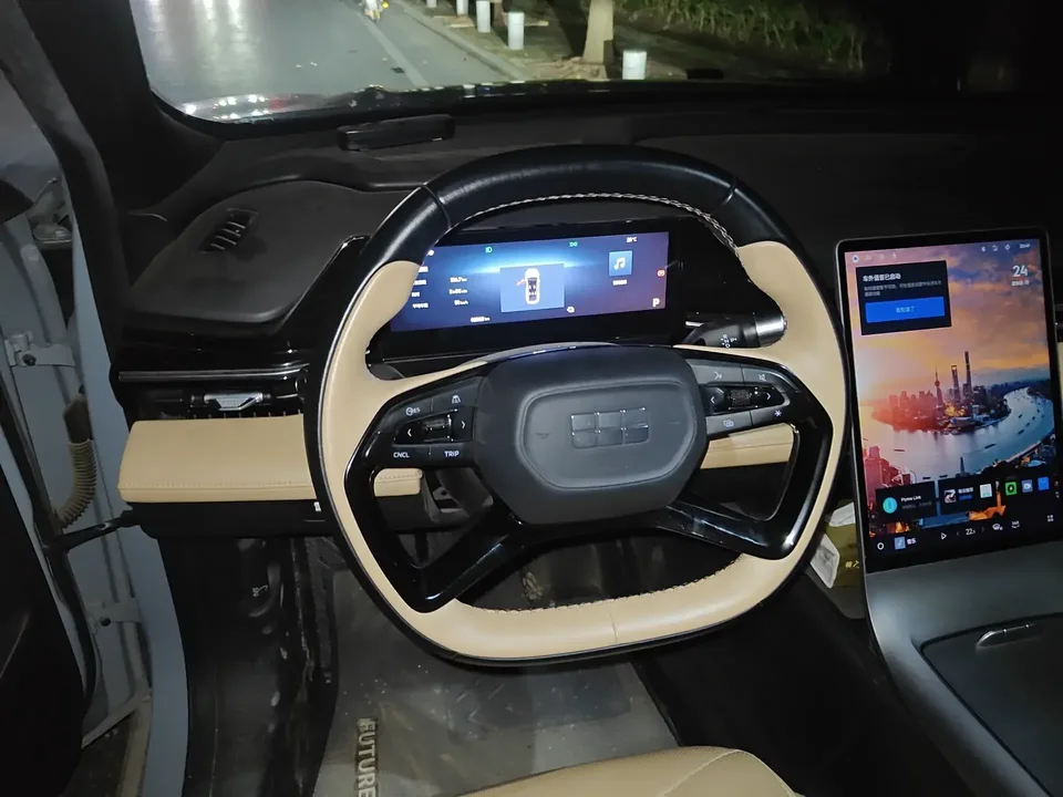 Geely Galaxy L6 Galaxy L6 2024 Longteng version 1.5T DHT 125km PLUS 2024 — thumbnail 4