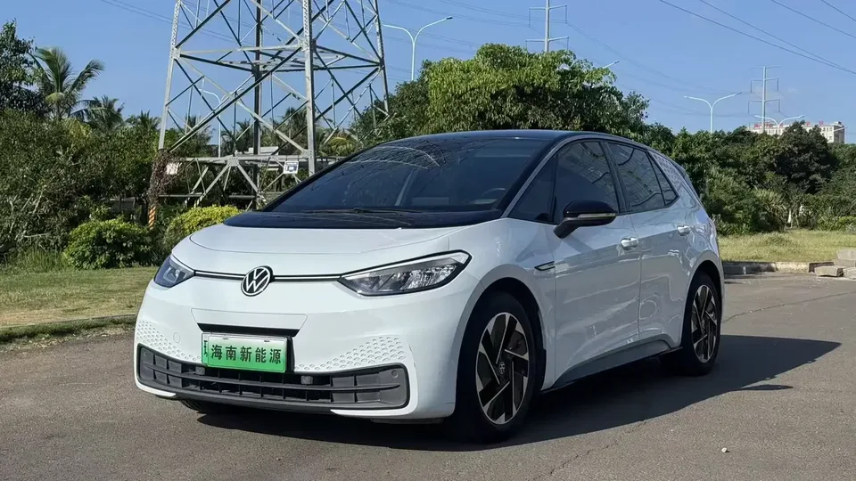 Volkswagen ID.3 Volkswagen ID.3 2022 Pure Smart Edition 2023 — photo 1, buy with delivery to Moscow