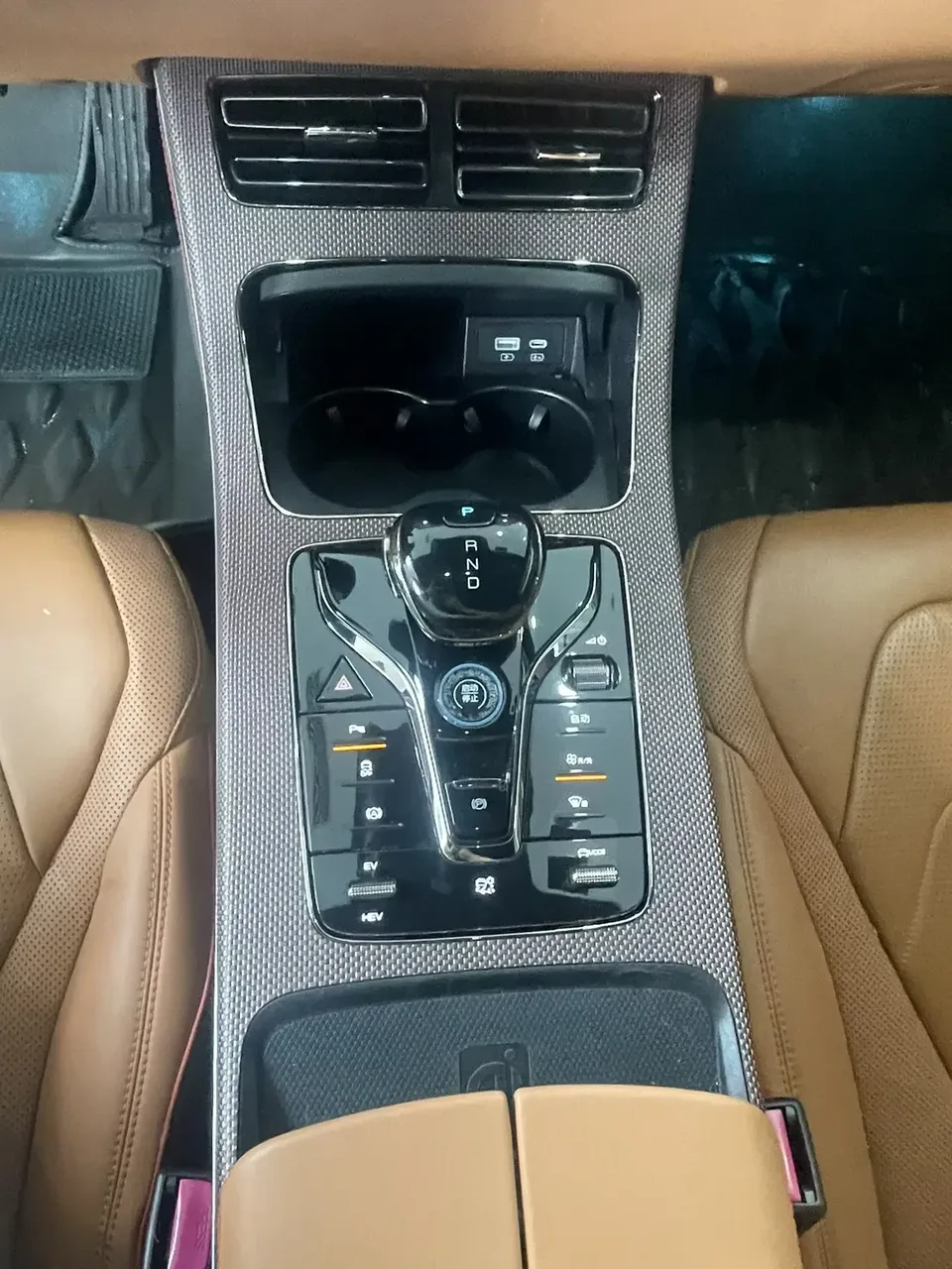 BYD Han DM Chinese DM 2022 DM-i 121KM Premium 2022 — thumbnail 3