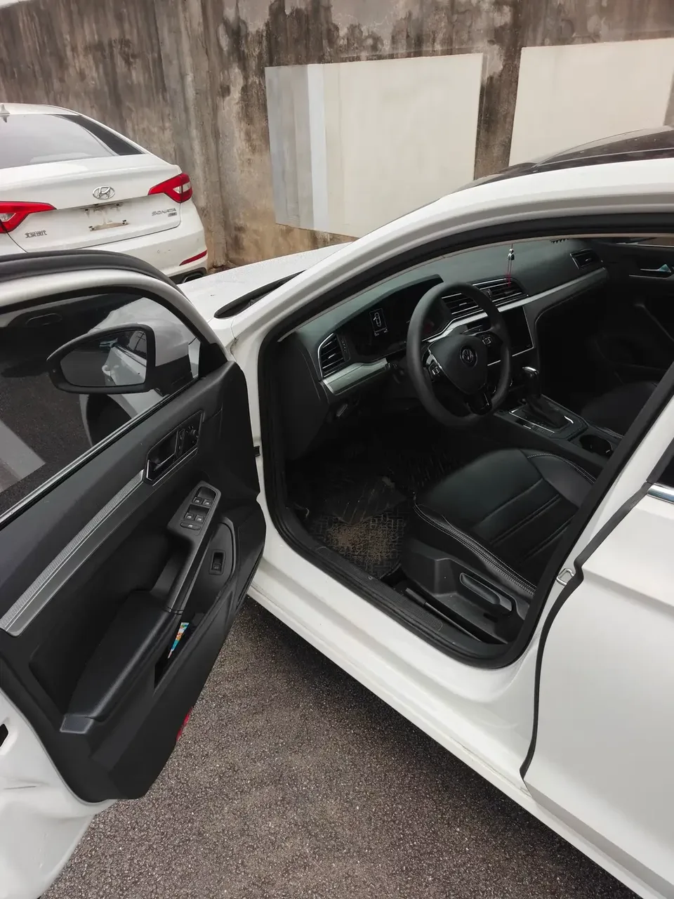 Volkswagen Lamando Lingdu 2021 230TSI DSG Fashion Edition 2022 — thumbnail 4