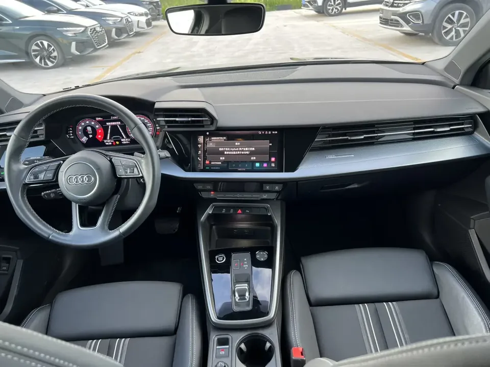Audi A3 Audi A3 2023 A3L Limousine 35 TFSI facelift: stylish and sporty 2023 — миниатюра 3