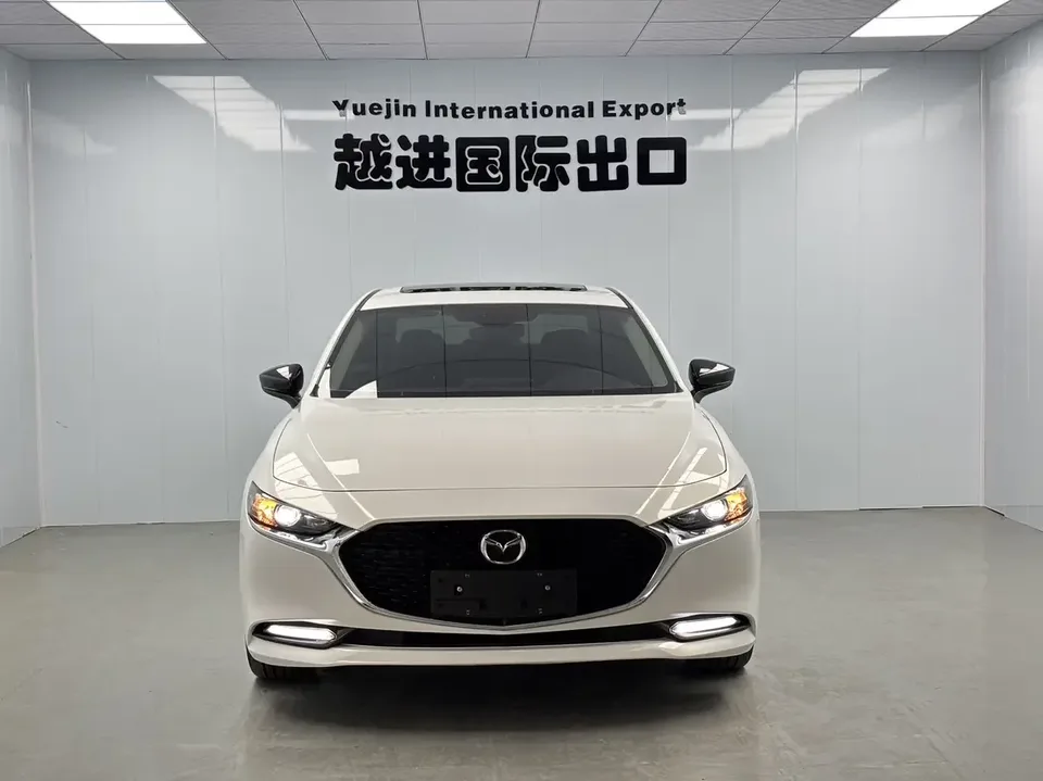 Mazda Axela Mazda3 Angkesela 2022 2.0L Automatic Elegant Edition 2022 — photo 1, buy with delivery to Moscow