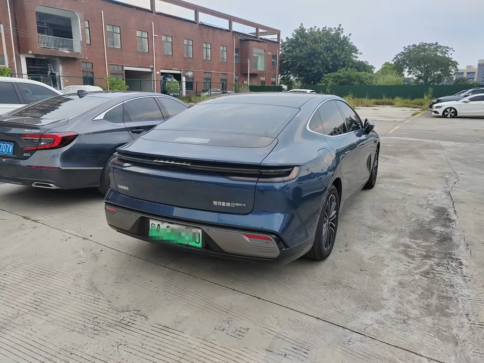 Geely Galaxy Star 8 PHEV Galaxy Star 8 PHEV 2025 130km EM-i Premium Edition 2025 — thumbnail 2