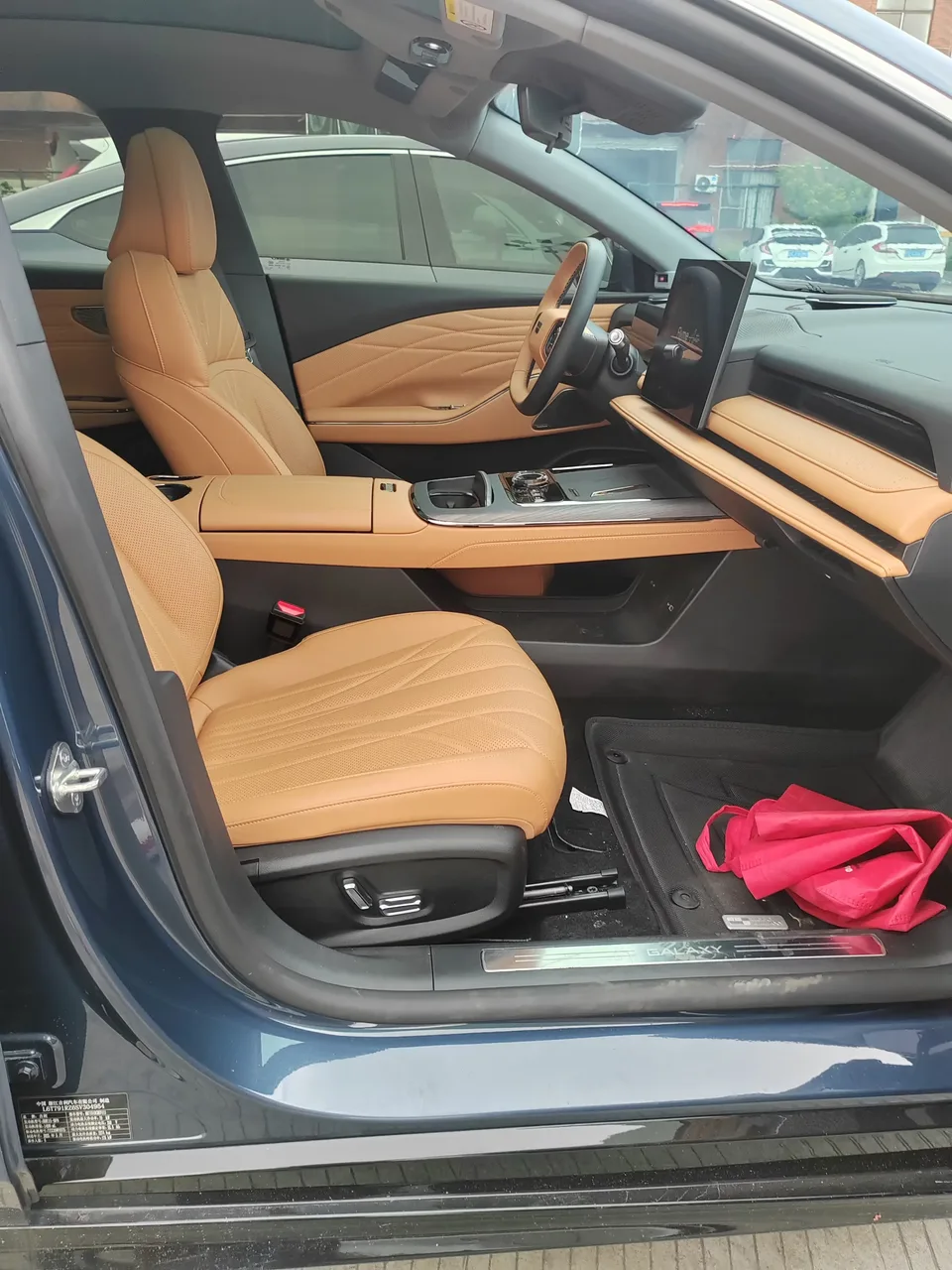 Geely Galaxy Star 8 PHEV Galaxy Star 8 PHEV 2025 130km EM-i Premium Edition 2025 — thumbnail 3