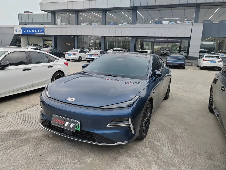 Geely Galaxy Star 8 PHEV Galaxy Star 8 PHEV 2025 130km EM-i Premium Edition 2025 — photo 1, buy with delivery to Moscow