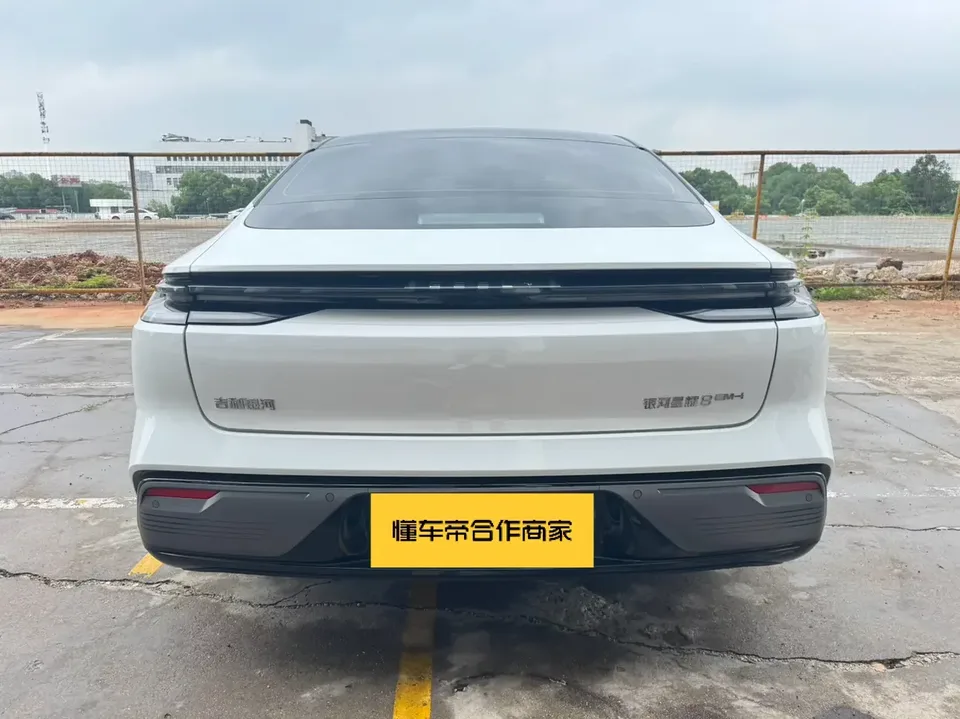 Geely Galaxy Star 8 PHEV Galaxy Star 8 PHEV 2025 130km EM-i Premium Edition 2025 — thumbnail 2