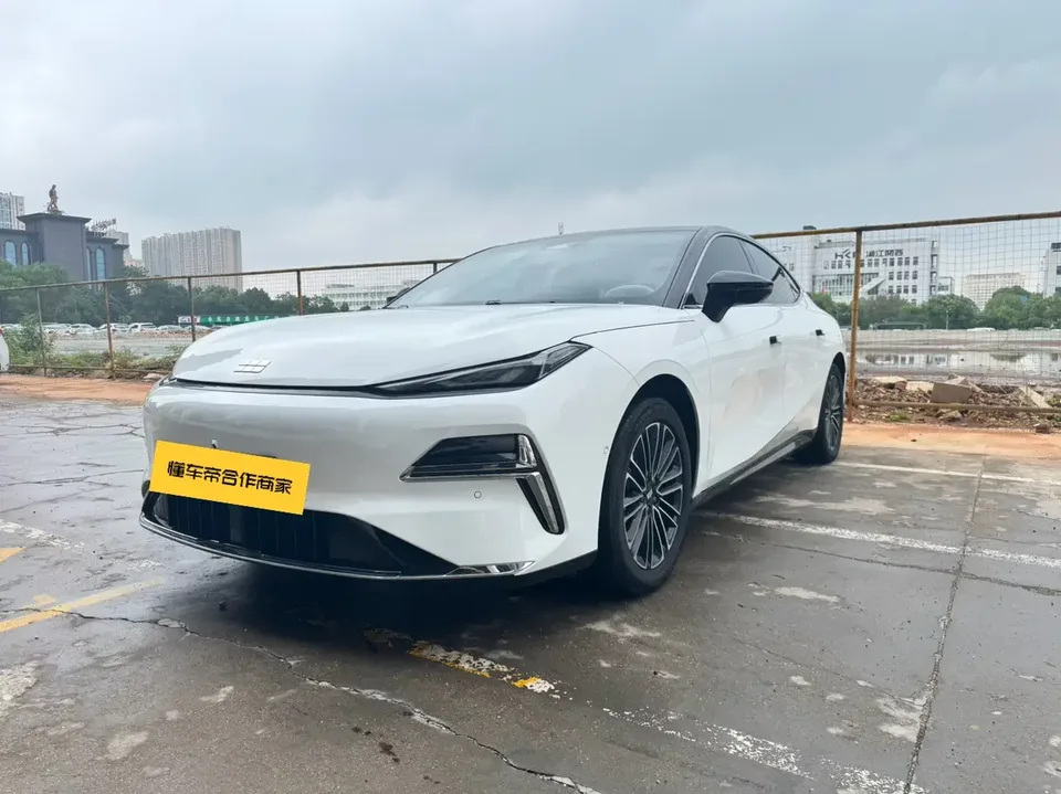 Geely Galaxy Star 8 PHEV Galaxy Star 8 PHEV 2025 130km EM-i Premium Edition 2025 — photo 1, buy with delivery to Moscow