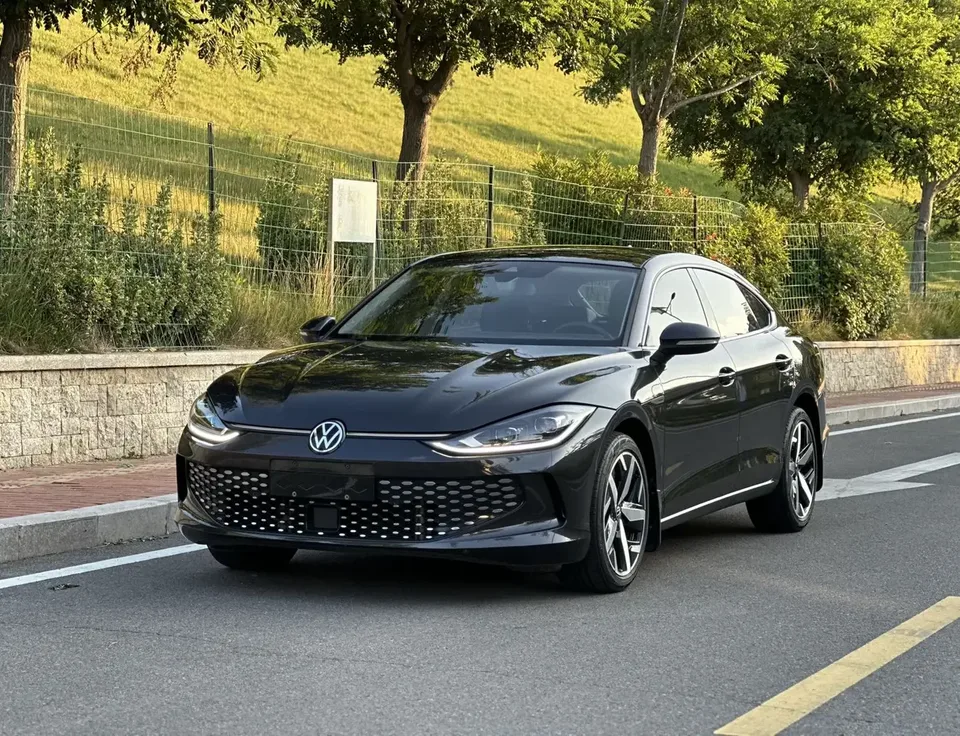 Volkswagen Lamando Lingdu 2023 Lingdu L 280TSI DSG Cool Edition 2023 — photo 1, buy with delivery to Moscow