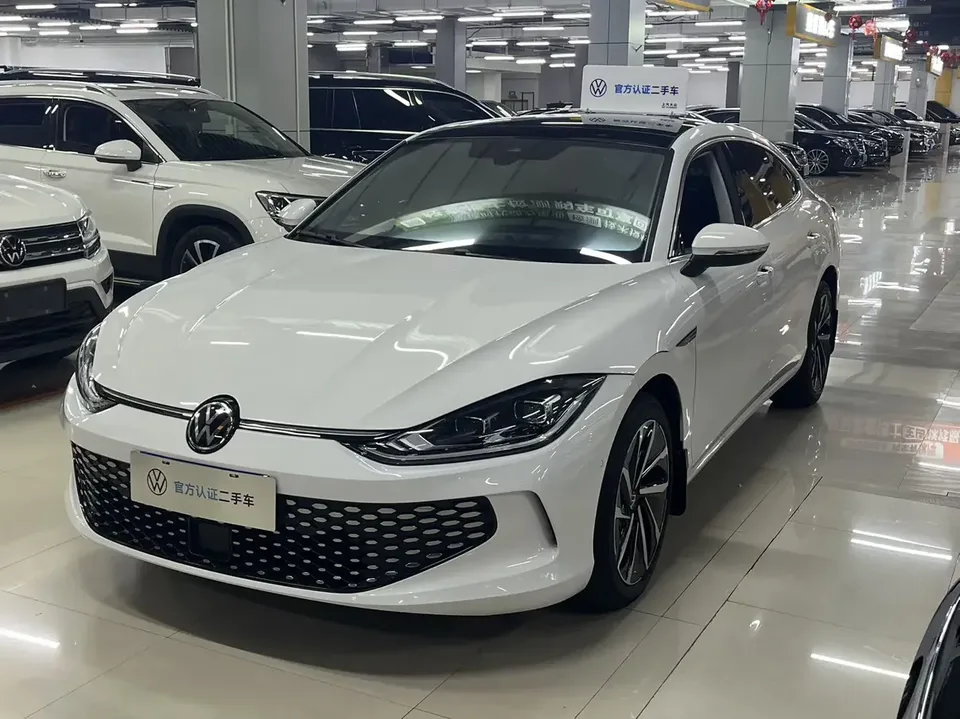Volkswagen Lamando Lingdu 2022 Lingdu L 280TSI DSG Super Hot Flagship Edition 2023 — photo 1, buy with delivery to Moscow
