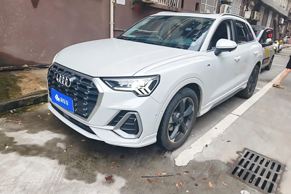 Audi Q3 Audi Q3 2022 35 TFSI Stylish Dynamic 2023 — photo 1, buy with delivery to Moscow
