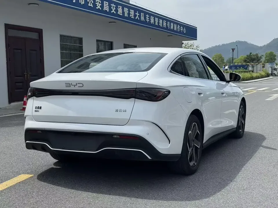BYD Seal 06DM Seal 06DM 2024 DM-i 120KM Flagship 2024 — миниатюра 2