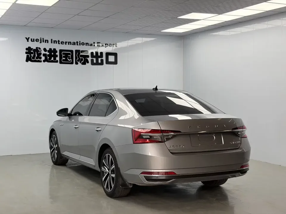 Skoda Superb Speedy 2023 Modified TSI280 DSG Premium Edition 2023 — thumbnail 4