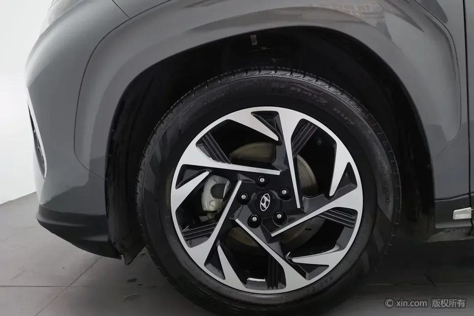 Hyundai Kustu Kustu 2021 270TGDi Premium Edition LUX 2024 — миниатюра 3