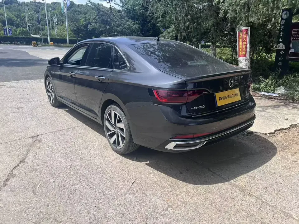 Volkswagen Sagitar Sagitar 2022 200TSI DSG Flying Edition 2022 — thumbnail 4