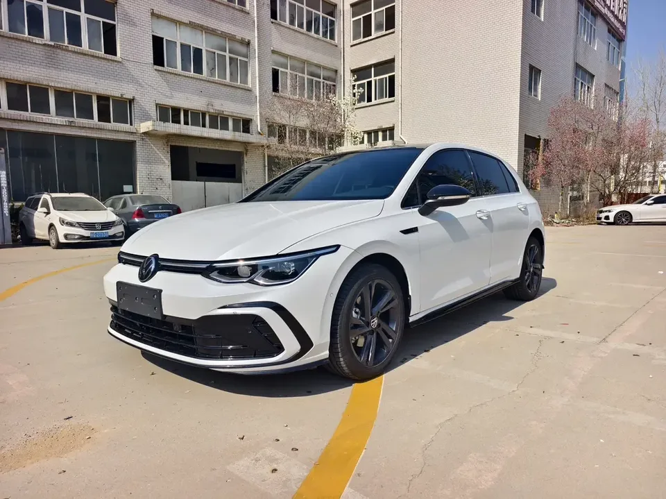 Volkswagen Golf golf 2023 280TSI DSG R-Line Lite 2022 — photo 1, buy with delivery to Moscow