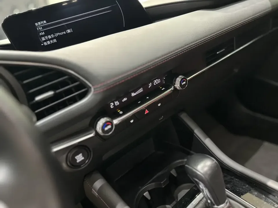 Mazda Axela Mazda3 Angkesela 2022 2.0L Automatic Elegant Edition 2022 — thumbnail 3
