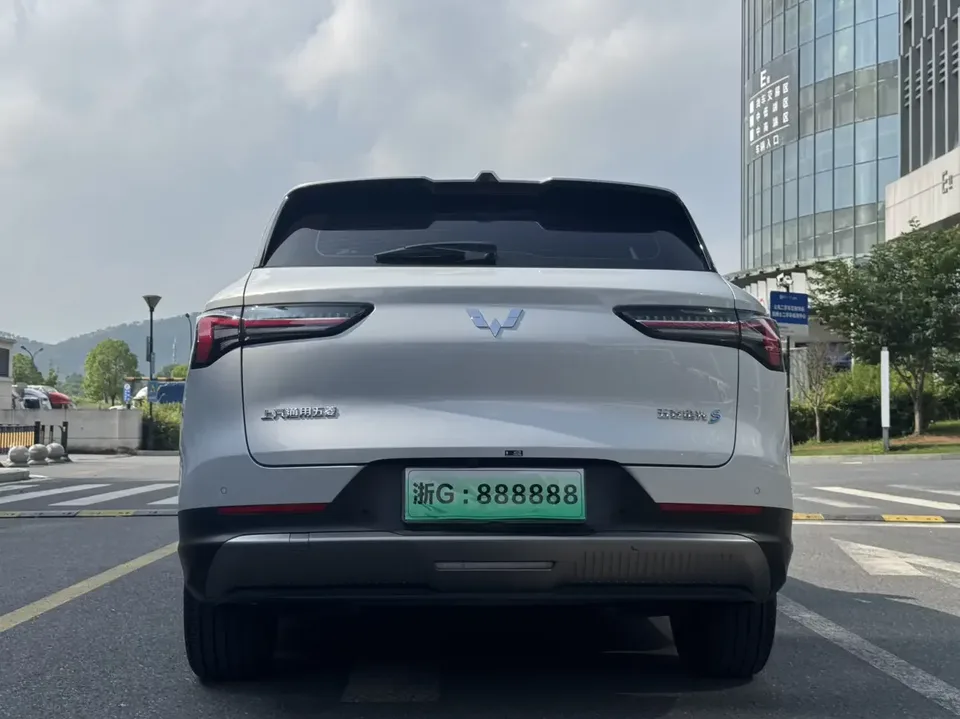 Wuling Starlight S PHEV Wuling Starlight S PHEV 2024 130km Flagship 2025 — thumbnail 2