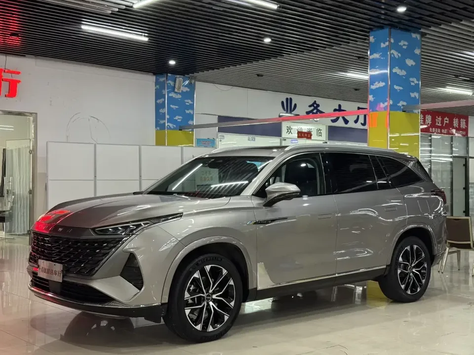 Roewe RX9 Roewe RX9 2023 2.0TGI 2WD Enjoy Edition 2023 — фото 1, купить с доставкой в Москву
