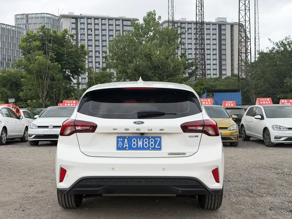Ford Focus fox 2022 Hatchback EcoBoost 180 Automatic Racing Edition 2023 — thumbnail 2