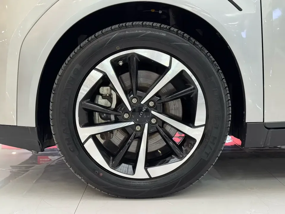 AION Y AION Y 2023 Plus 510 Smart Edition 2023 — миниатюра 3