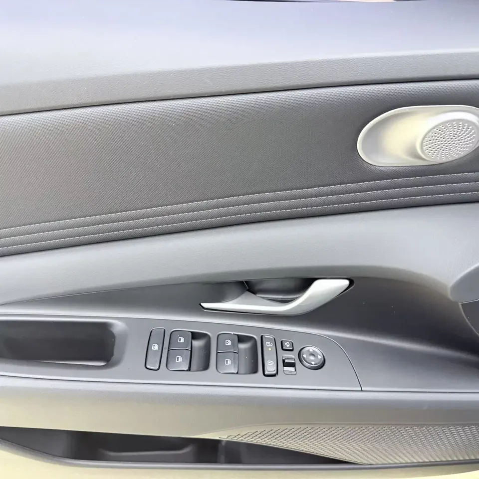 Hyundai Elantra Elantra 2023 1.5L CVT LUX Premium Edition 2024 — thumbnail 4
