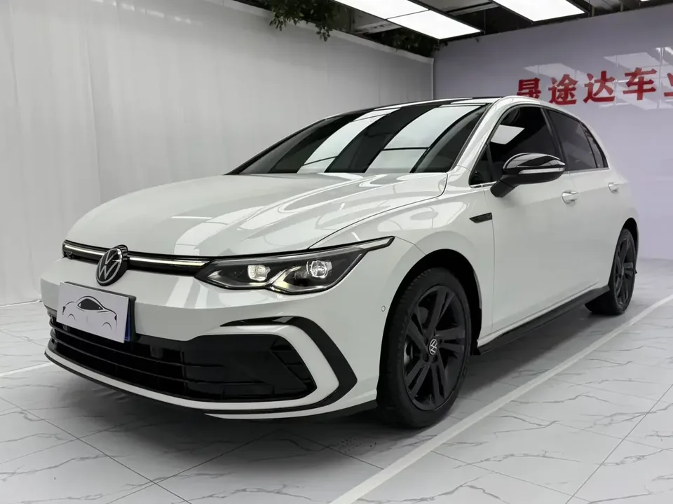 Volkswagen Golf golf 2021 280TSI DSG R-Line 2022 — фото 1, купить с доставкой в Москву