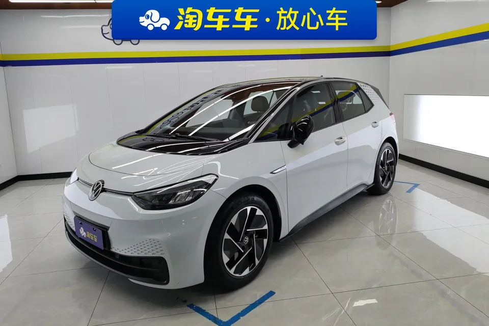 Volkswagen ID.3 Volkswagen ID.3 2023 Upgraded Pure Smart Edition 2023 — photo 1, buy with delivery to Moscow