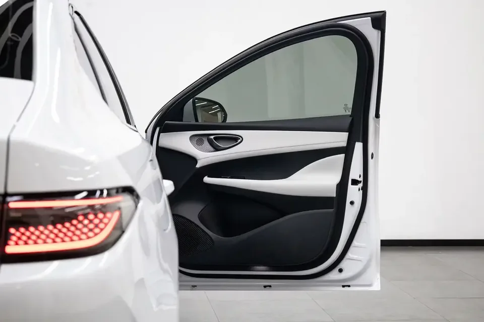 BYD Seal 05DM Seal 05DM 2025 DM-i 120KM flagship version 2025 — thumbnail 3
