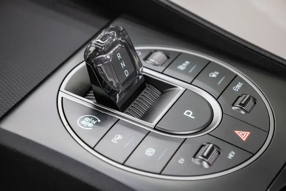 BYD Seal 05DM Seal 05DM 2025 DM-i 120KM flagship version 2025 — thumbnail 4