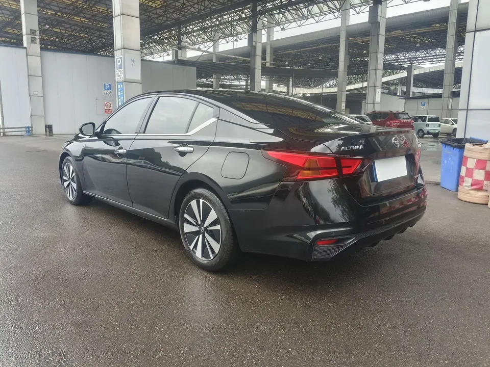 Nissan Altima Sound of nature 2020 Modified 2.0L XL Upper Smart Edition 2022 — thumbnail 4