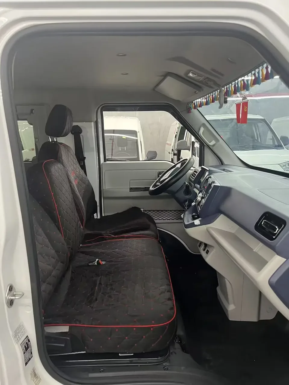 Xinyuan Automobile Xinyuan E3L Xinyuan E3L 2025 6 41.86kWh 2025 — thumbnail 4