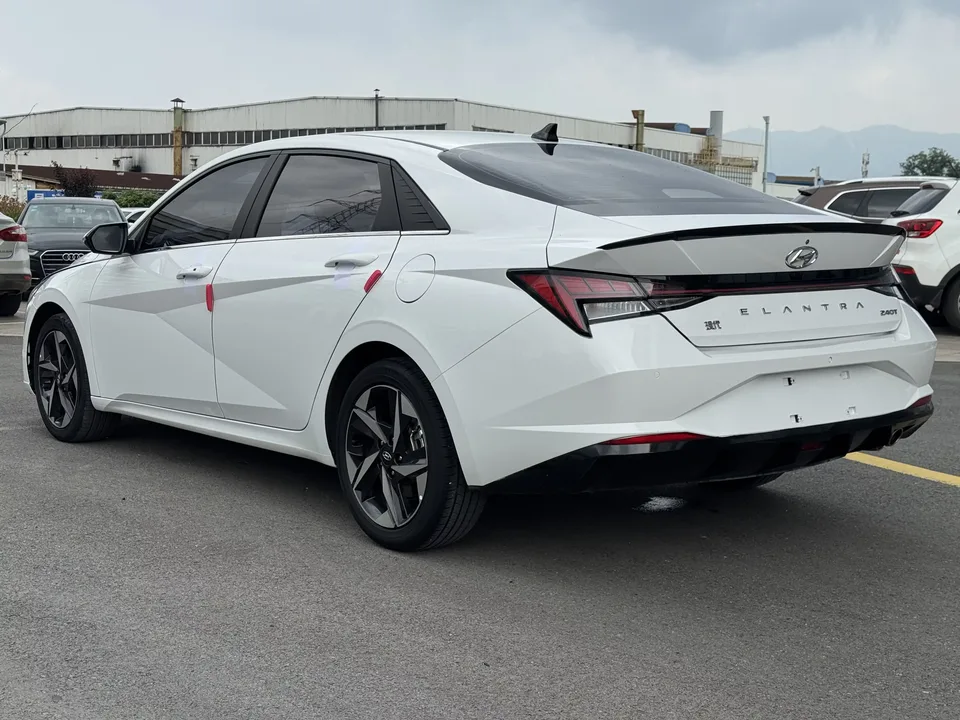 Hyundai Elantra Elantra 2021 240TGDi DCT LUX Premium Edition 2022 — thumbnail 2